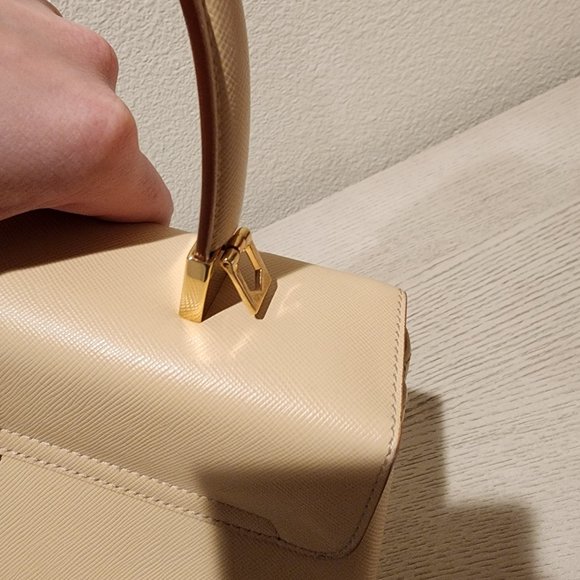 Ferragamo - Picture 12 of 15